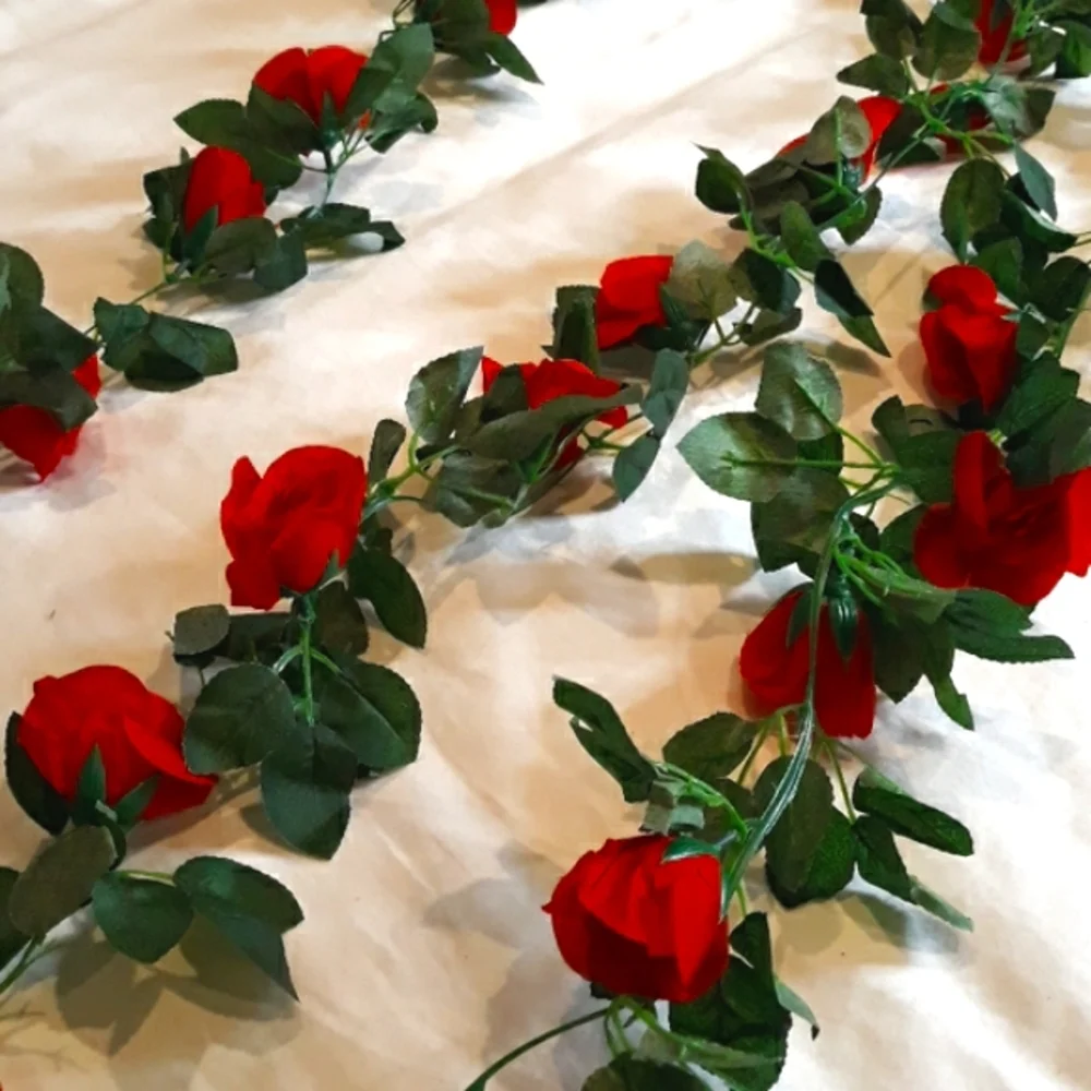 🌟 4 packages, Rose 6ft Garland 3 per package. Great for decorating.